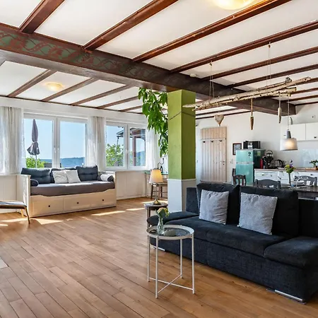 Augensteins Burgzimmer * זילבך